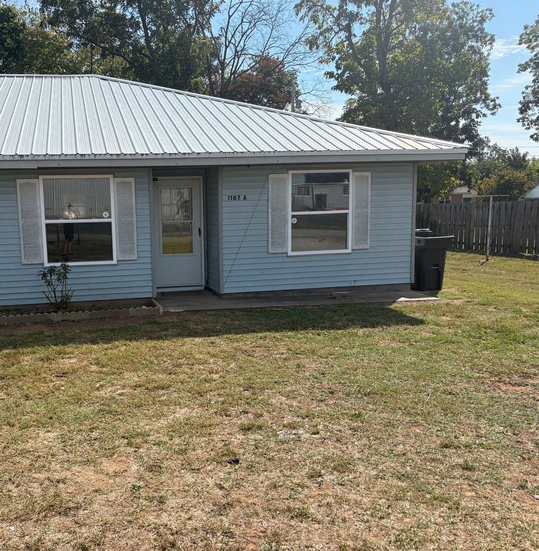 Cassville Apartment: 1107 Presley Dr