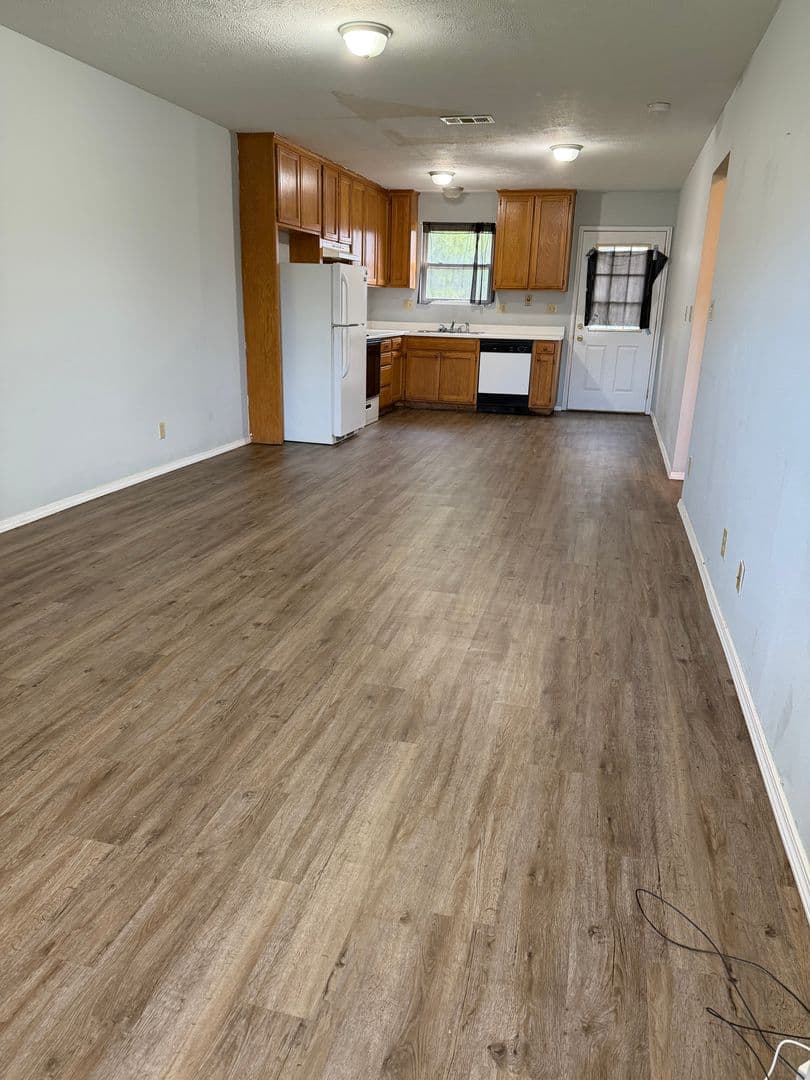Cassville Apartment: 1107 Presley Dr