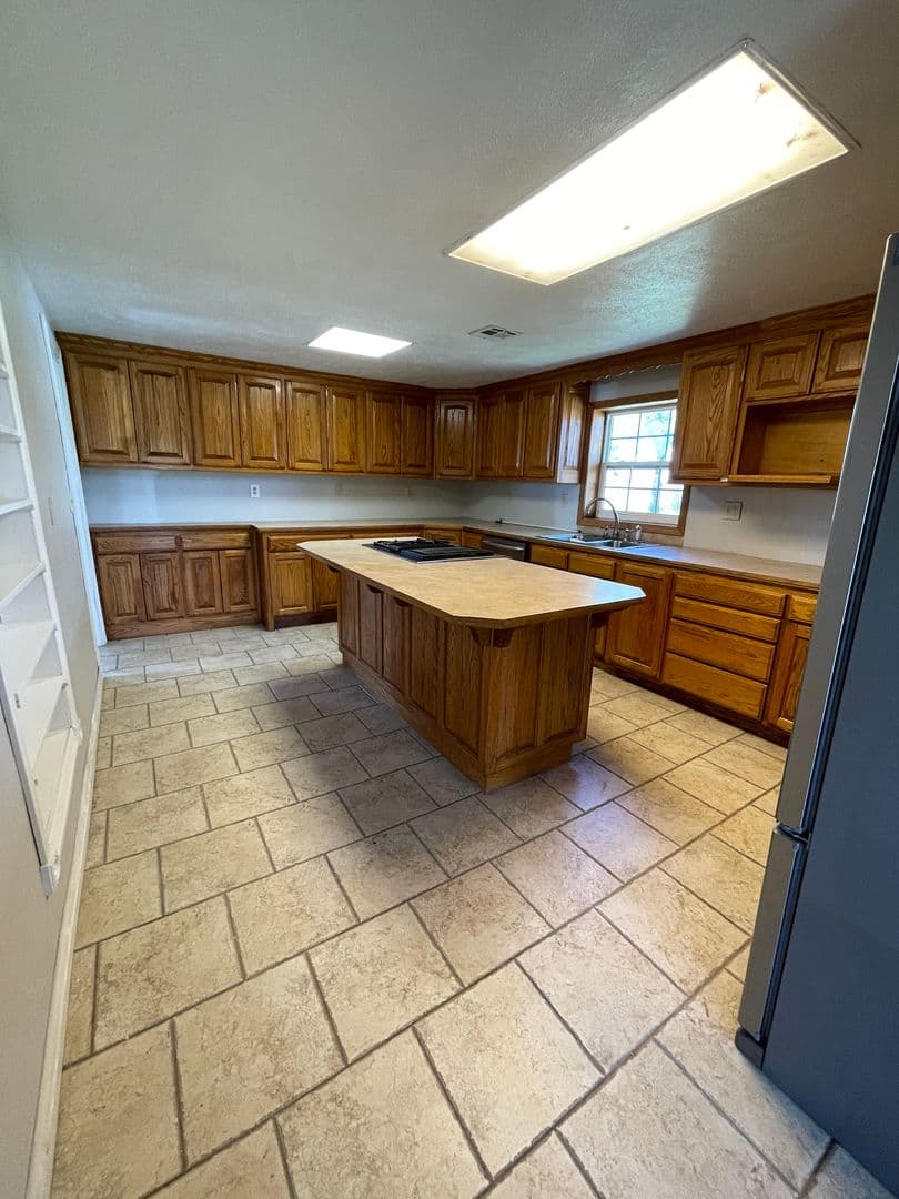 Exeter House: 9696 State Highway CC