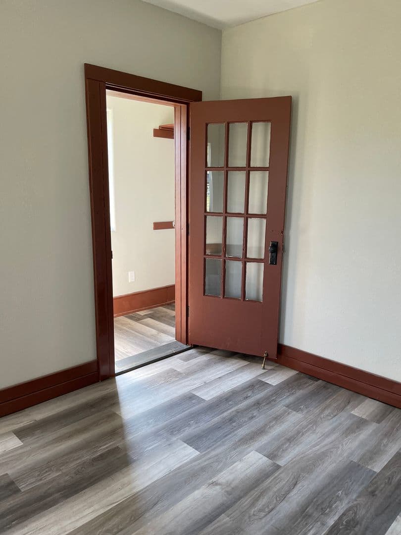 Exeter House: 9696 State Highway CC