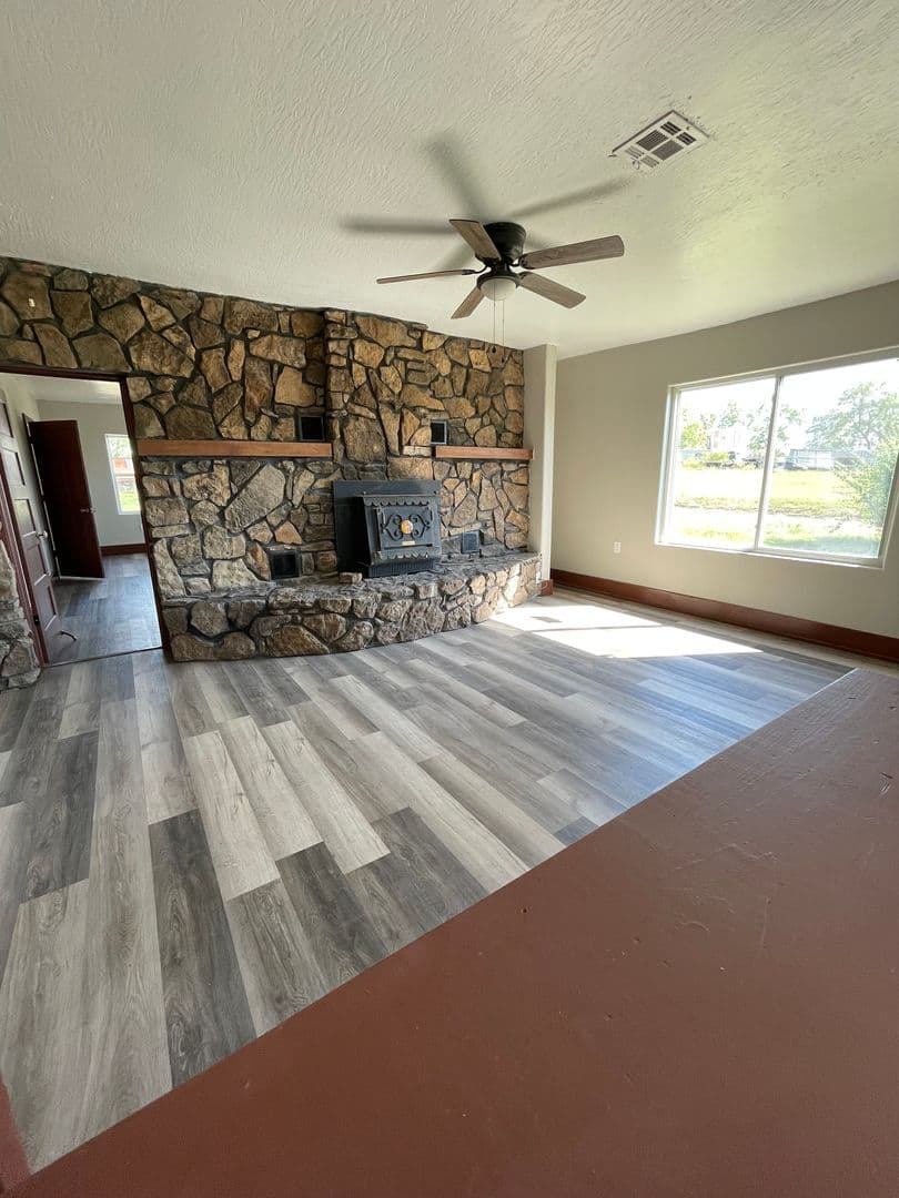 Exeter House: 9696 State Highway CC