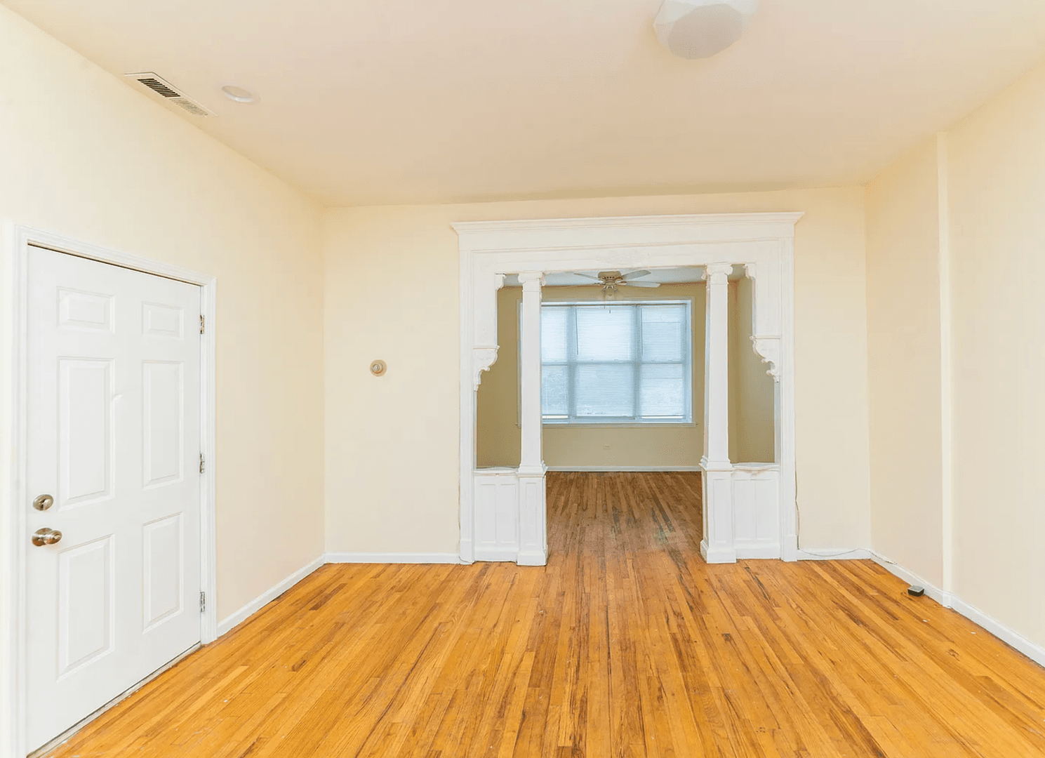 CHICAGO Apartment: 2910 S Wentworth