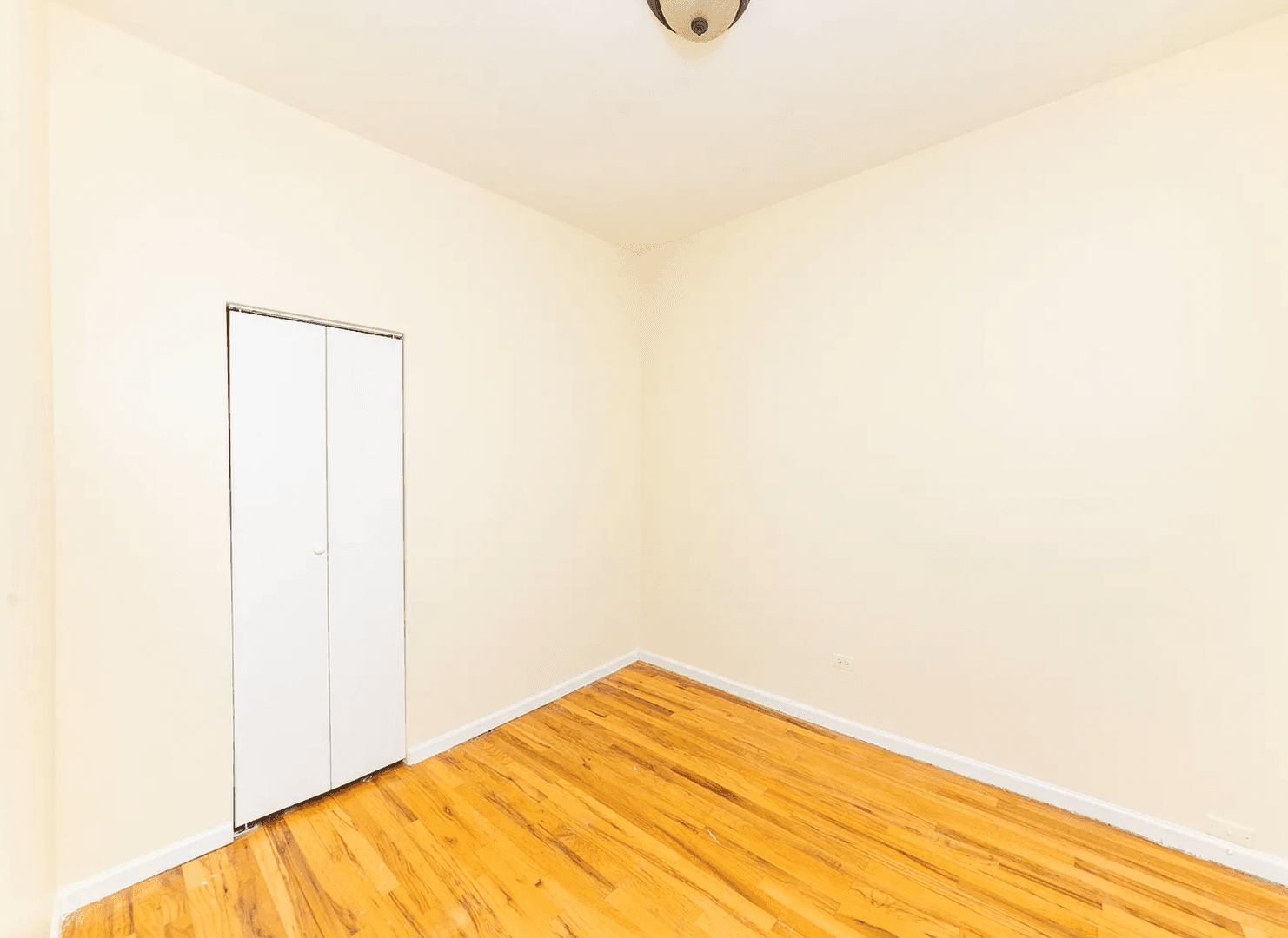 CHICAGO Apartment: 2910 S Wentworth