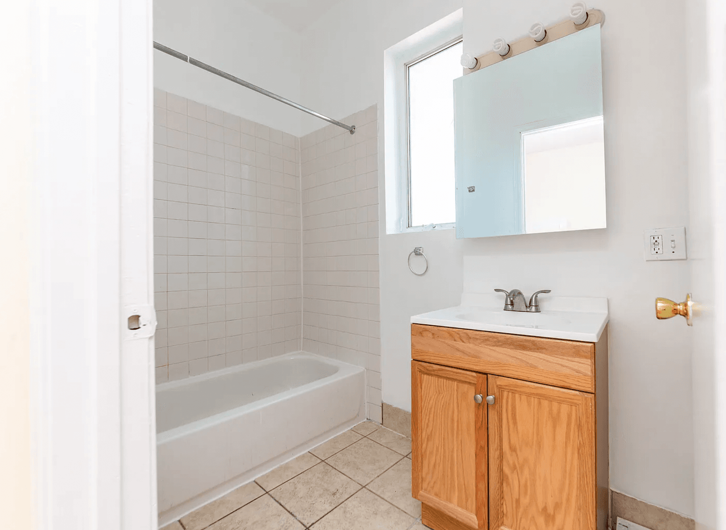 CHICAGO Apartment: 2910 S Wentworth