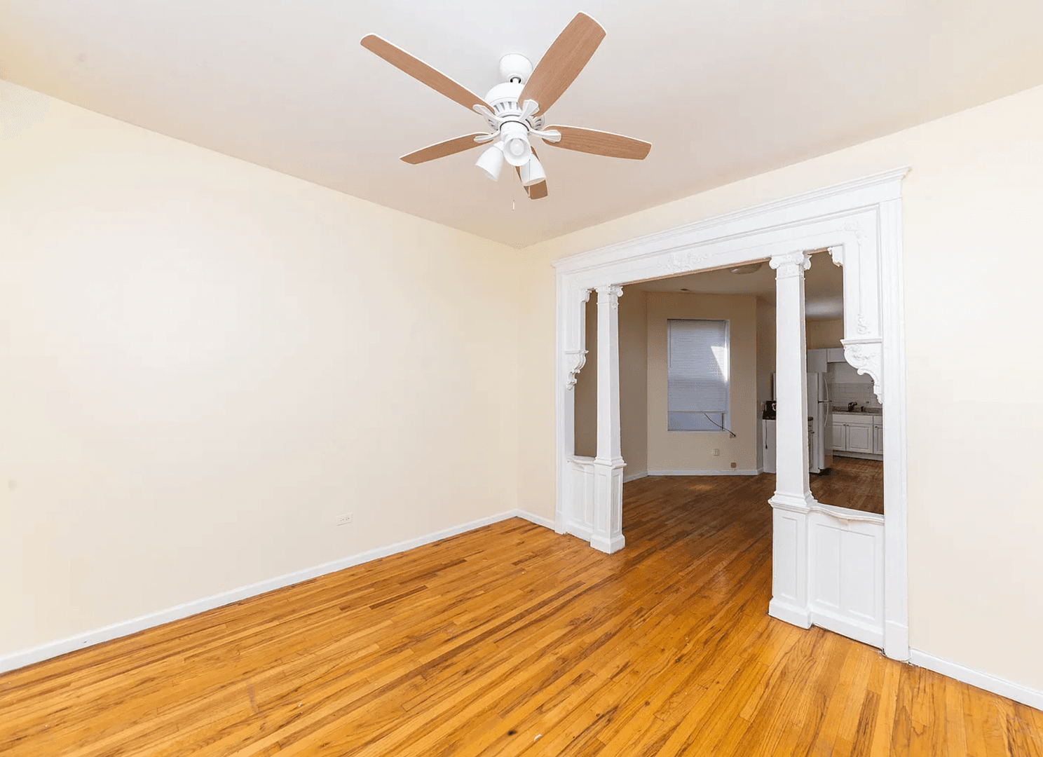 CHICAGO Apartment: 2910 S Wentworth