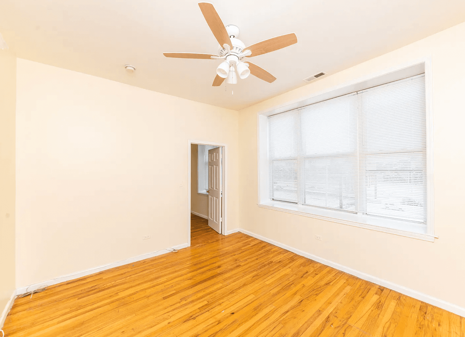 CHICAGO Apartment: 2910 S Wentworth