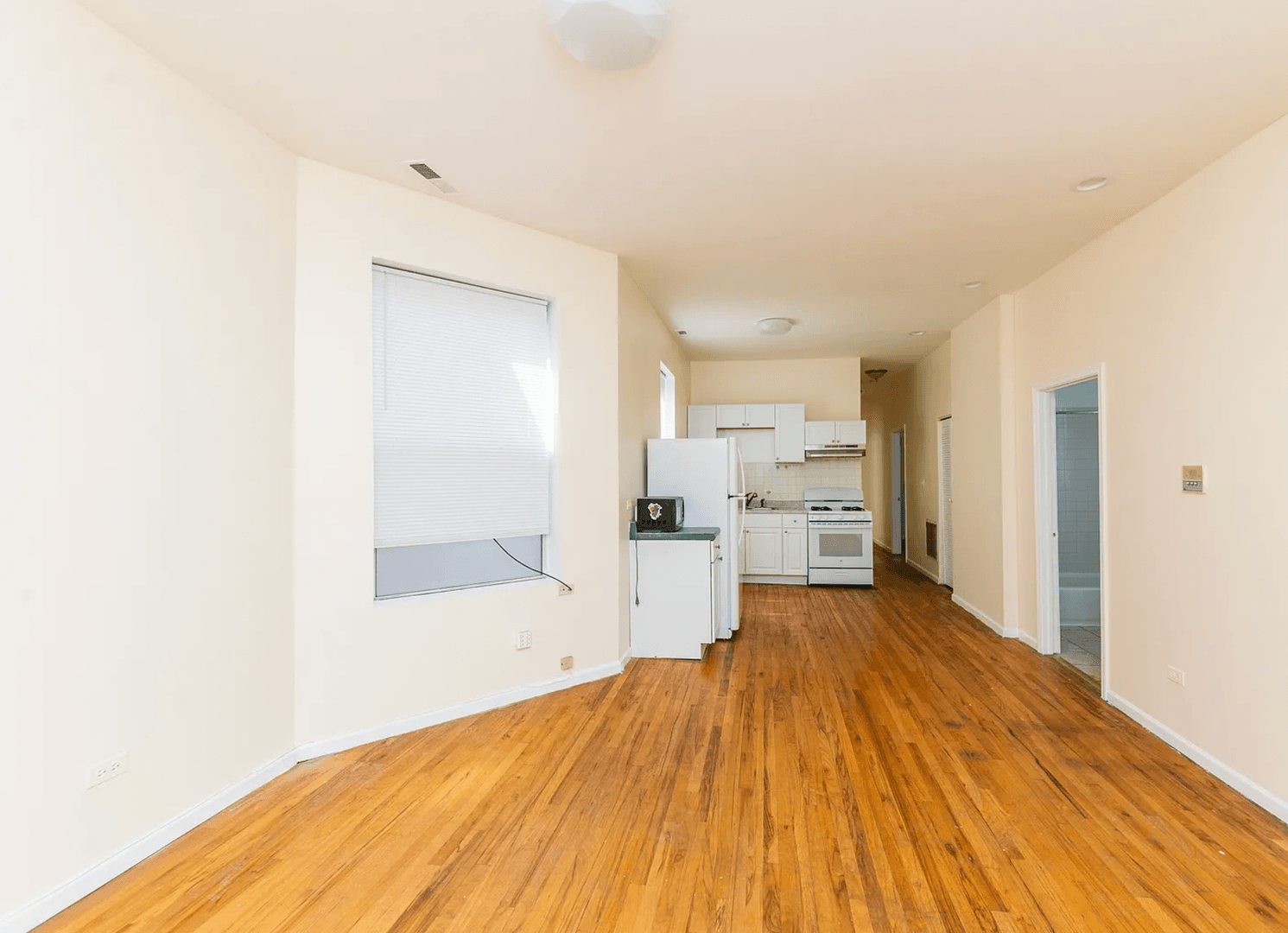 CHICAGO Apartment: 2910 S Wentworth