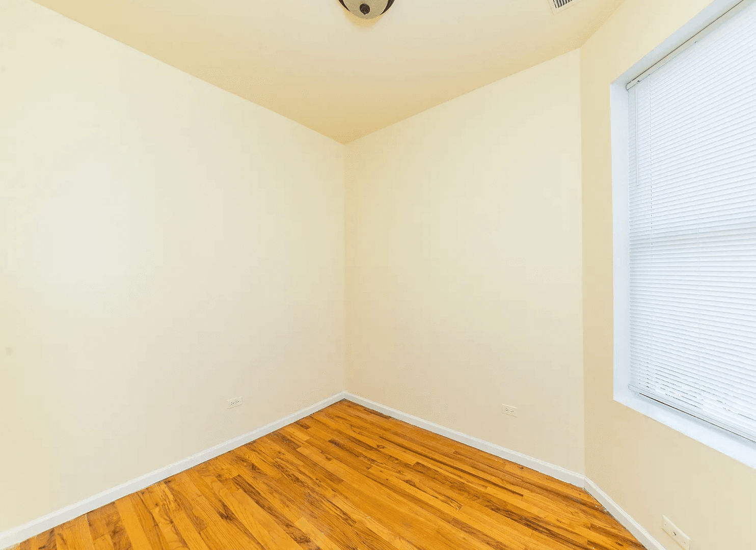 CHICAGO Apartment: 2910 S Wentworth