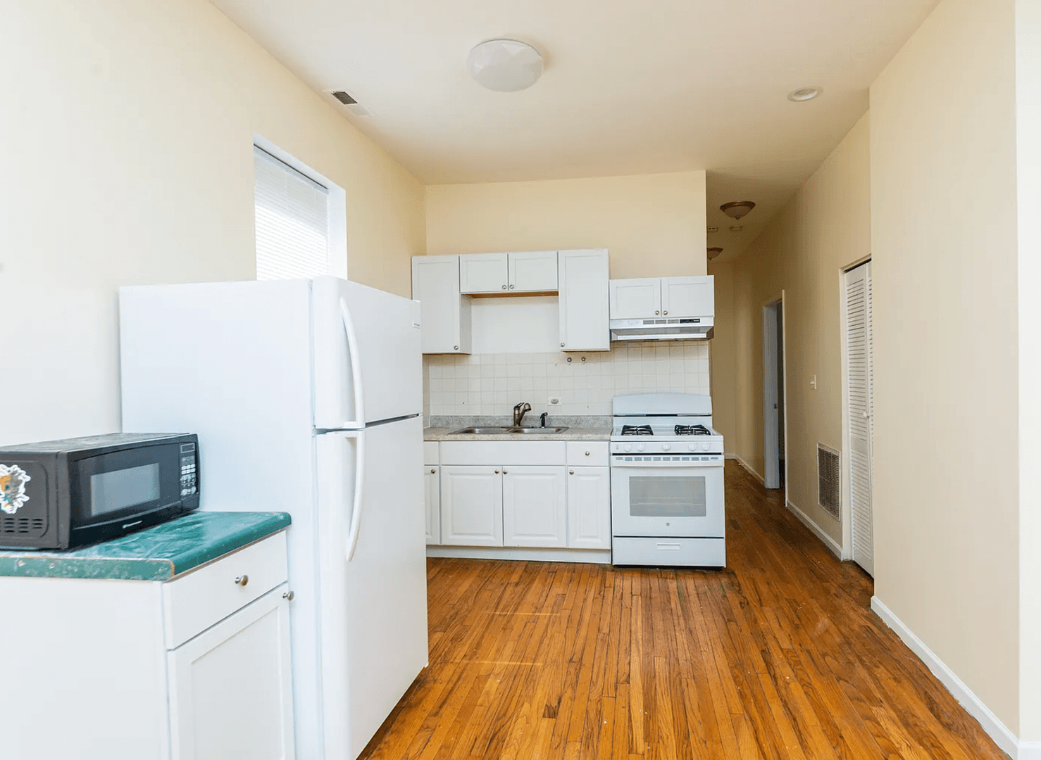 CHICAGO Apartment: 2910 S Wentworth