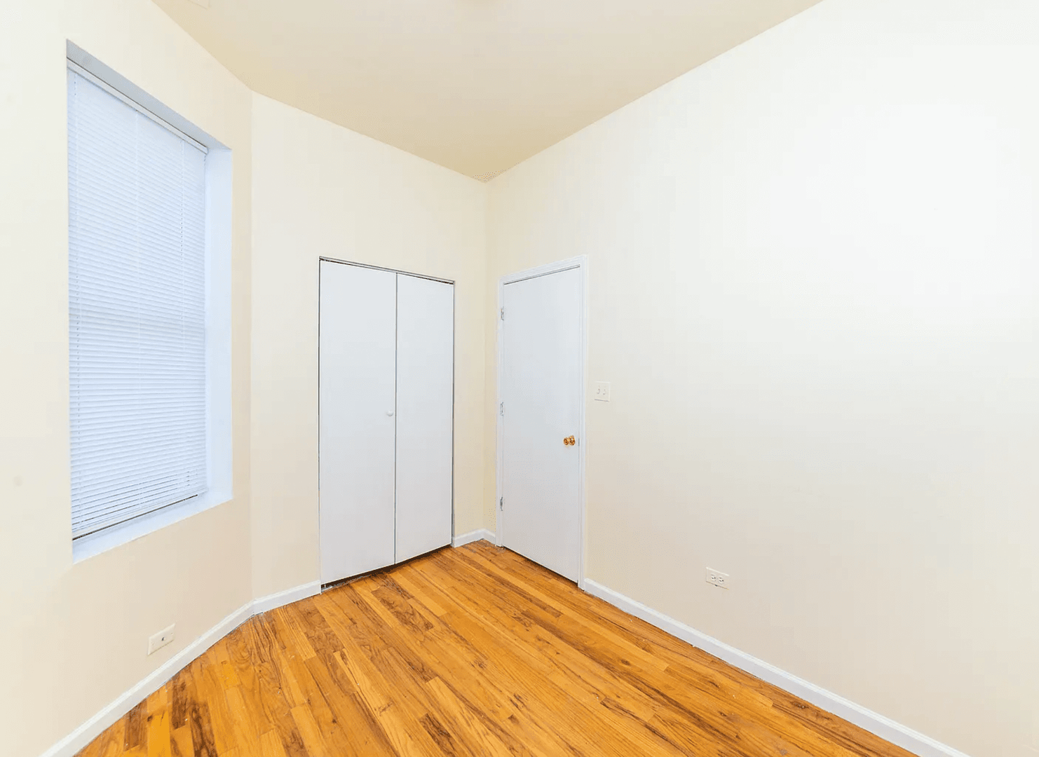 CHICAGO Apartment: 2910 S Wentworth