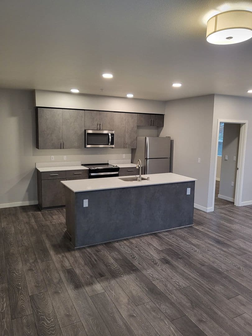 Tacoma Apartment: 8445 Pacific Ave