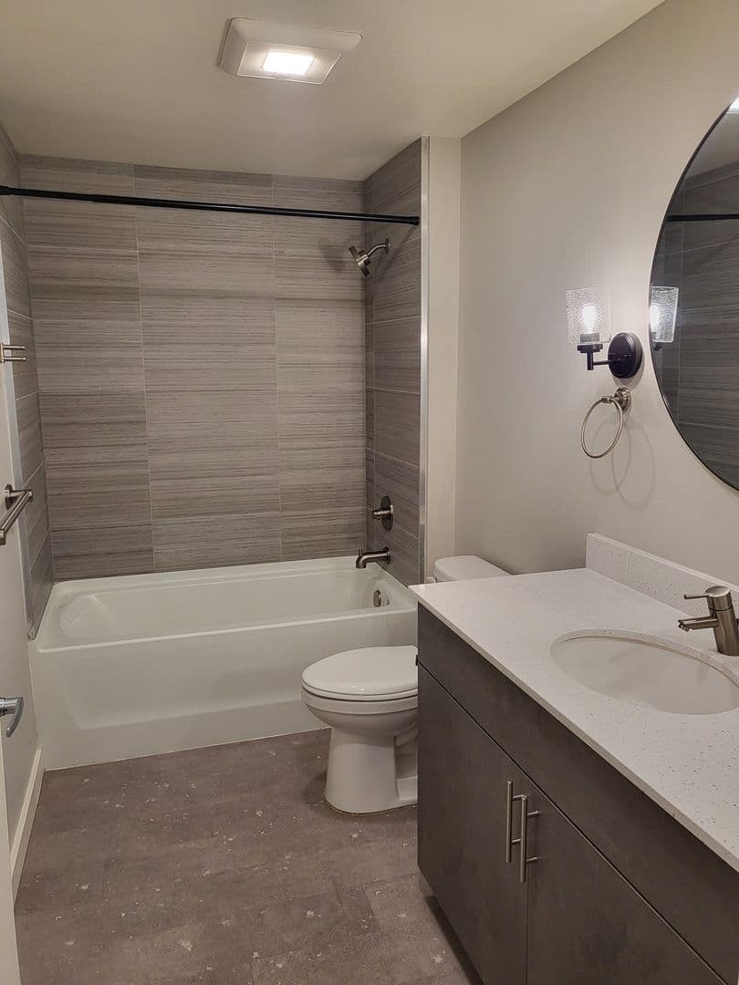 Tacoma Apartment: 8445 Pacific Ave