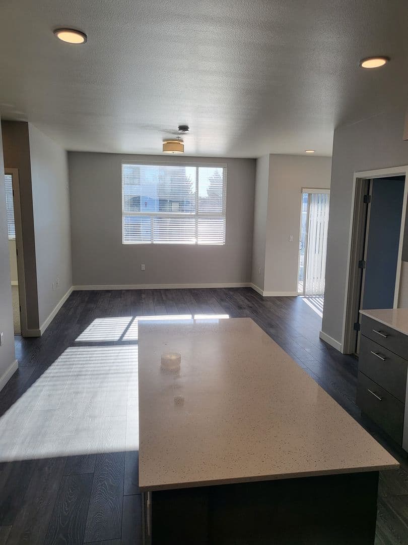 Tacoma Apartment: 8445 Pacific Ave