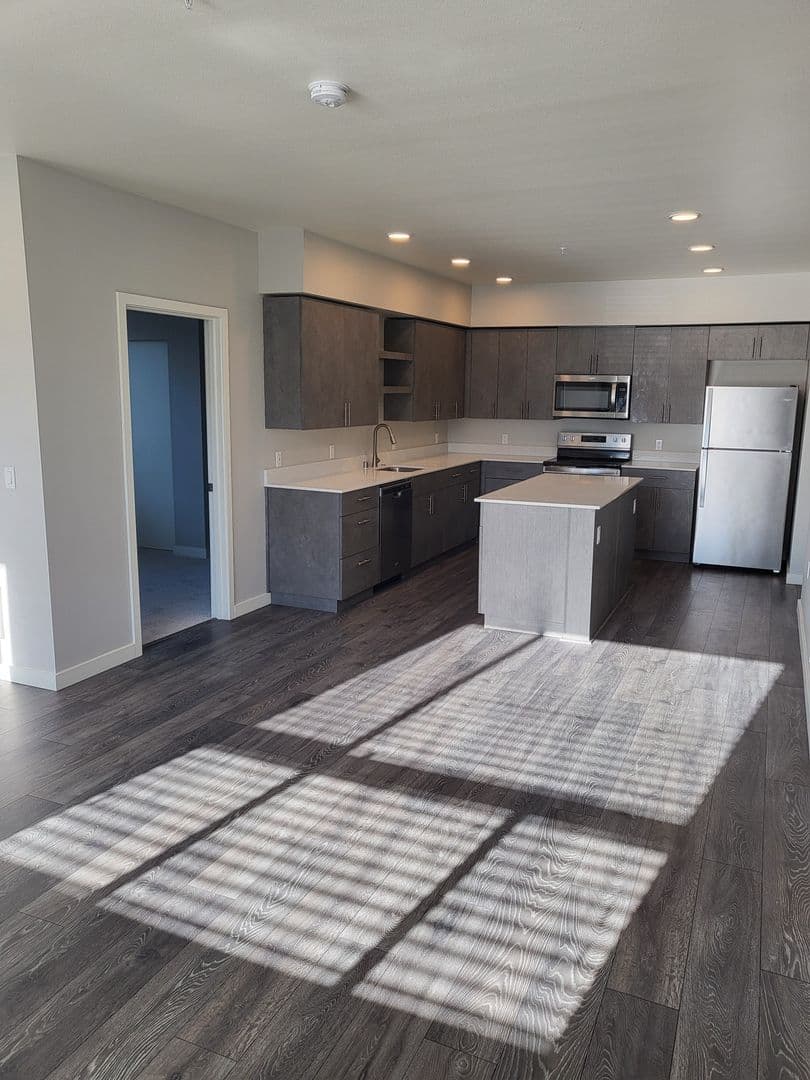 Tacoma Apartment: 8445 Pacific Ave