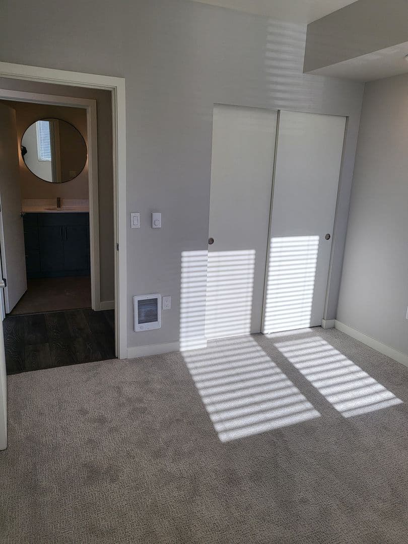 Tacoma Apartment: 8445 Pacific Ave