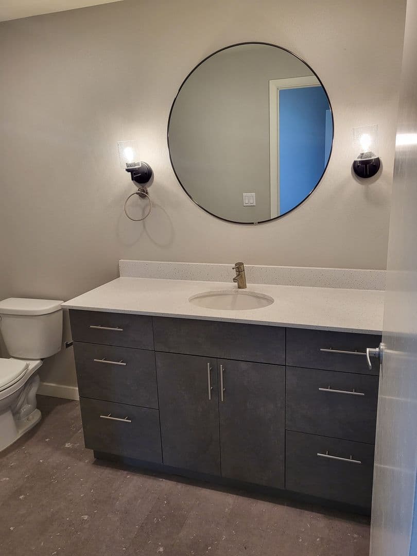 Tacoma Apartment: 8445 Pacific Ave