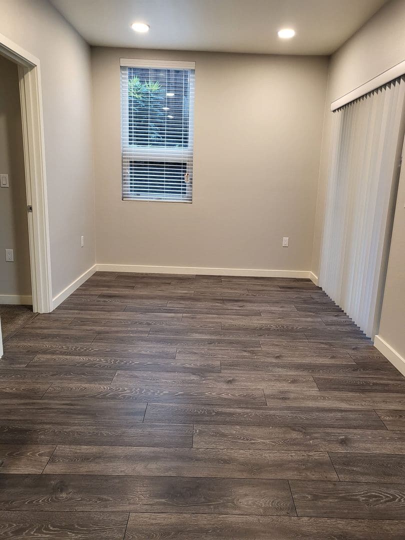 Tacoma Apartment: 8445 Pacific Ave