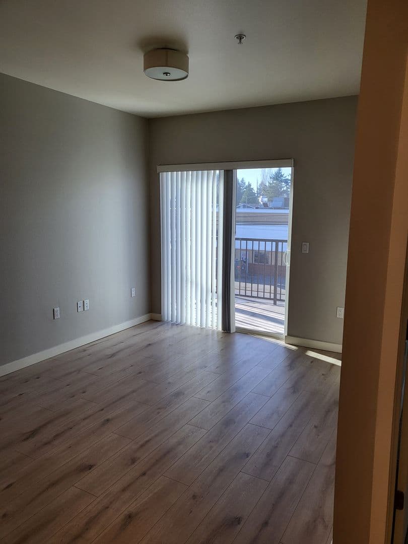 Tacoma Apartment: 8445 Pacific Ave