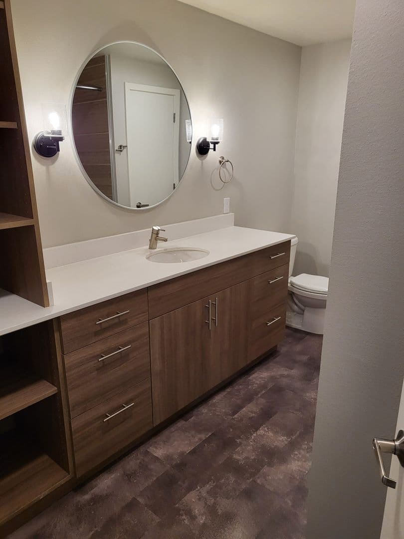 Tacoma Apartment: 8445 Pacific Ave
