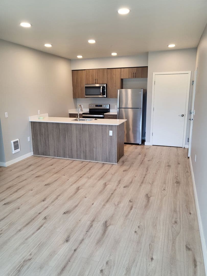 Tacoma Apartment: 8445 Pacific Ave