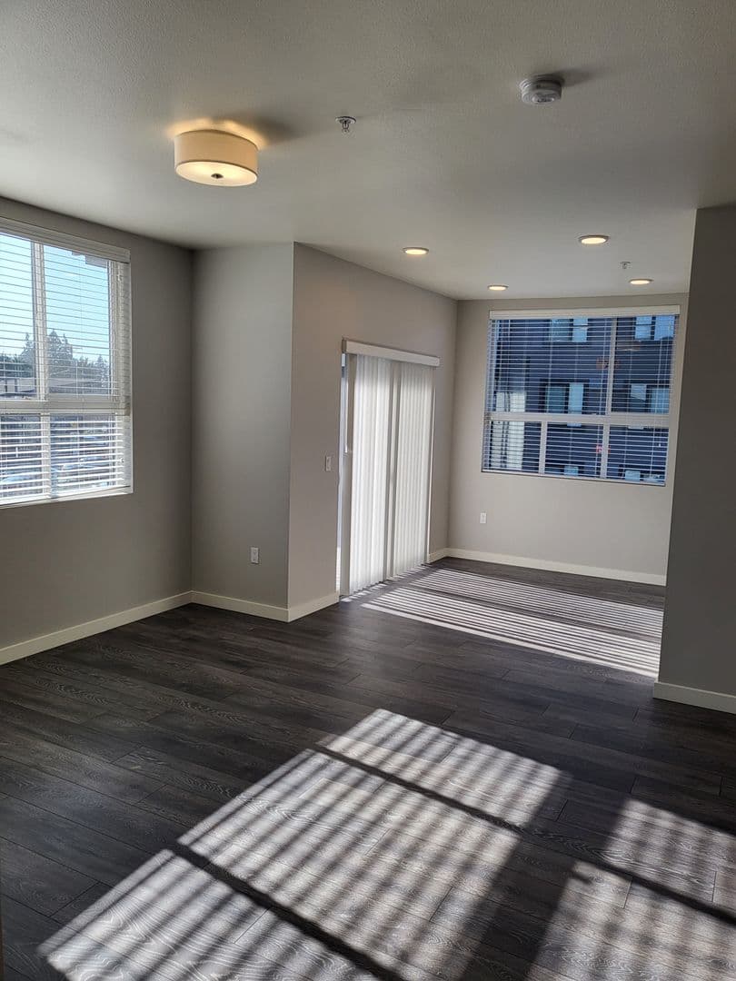 Tacoma Apartment: 8445 Pacific Ave