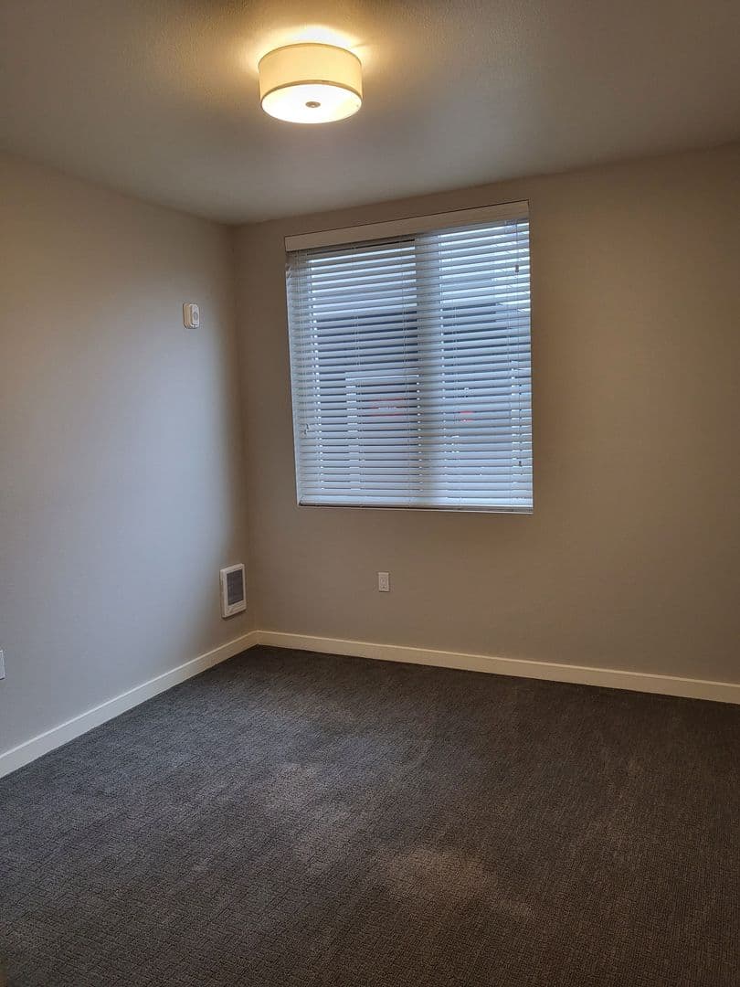 Tacoma Apartment: 8445 Pacific Ave