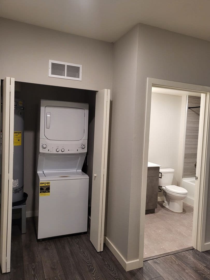 Tacoma Apartment: 8445 Pacific Ave