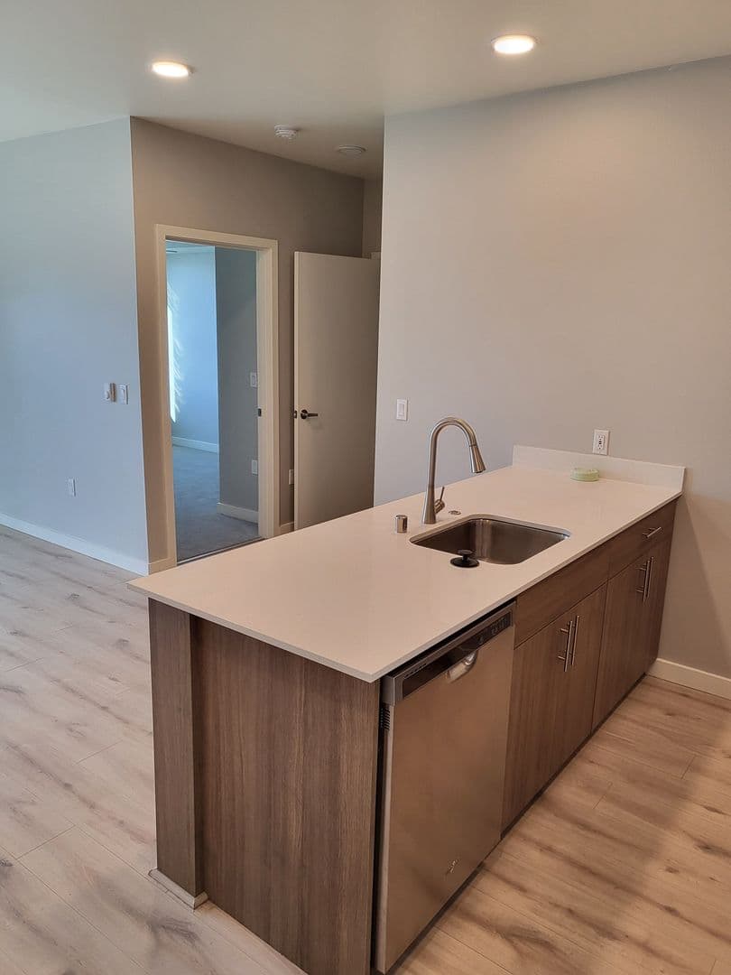 Tacoma Apartment: 8445 Pacific Ave