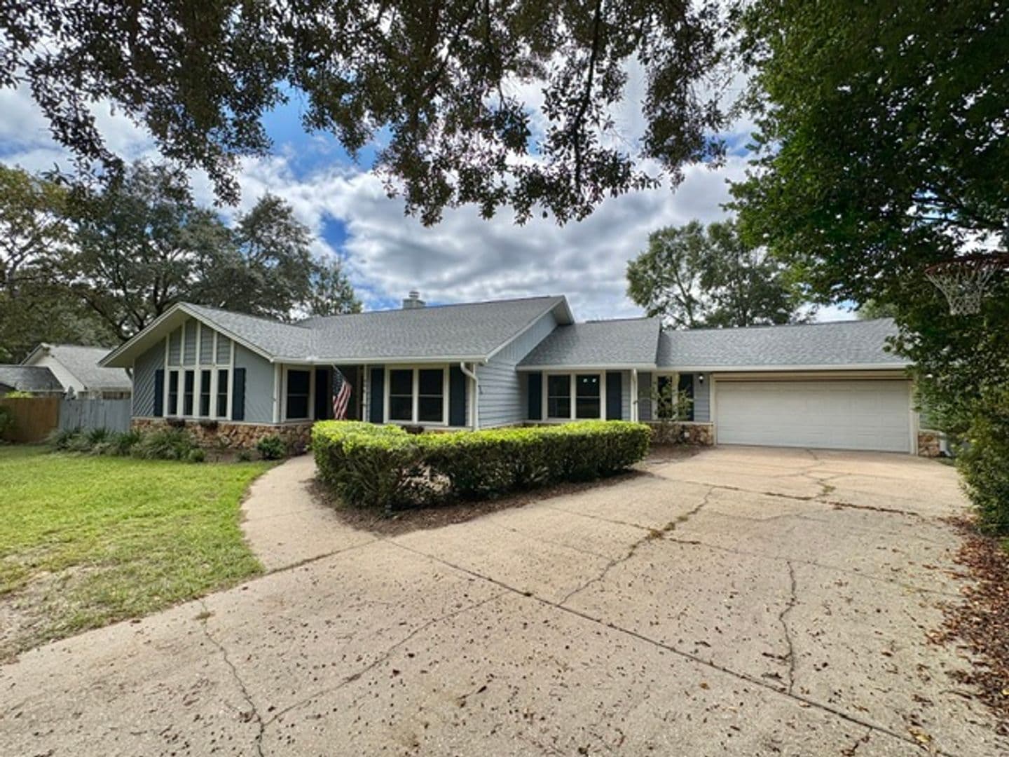 Niceville House: 406 Greenwood Way