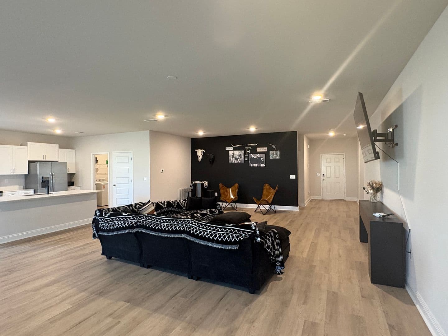 Crestview House: 5614 Thatcher Rd