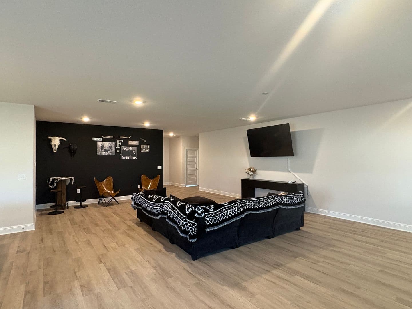 Crestview House: 5614 Thatcher Rd