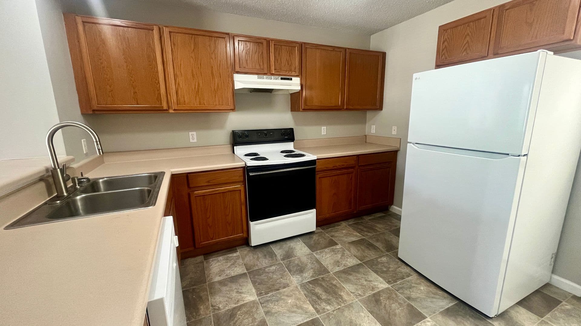 Gray Apartment: 346 Old Gray Station Rd