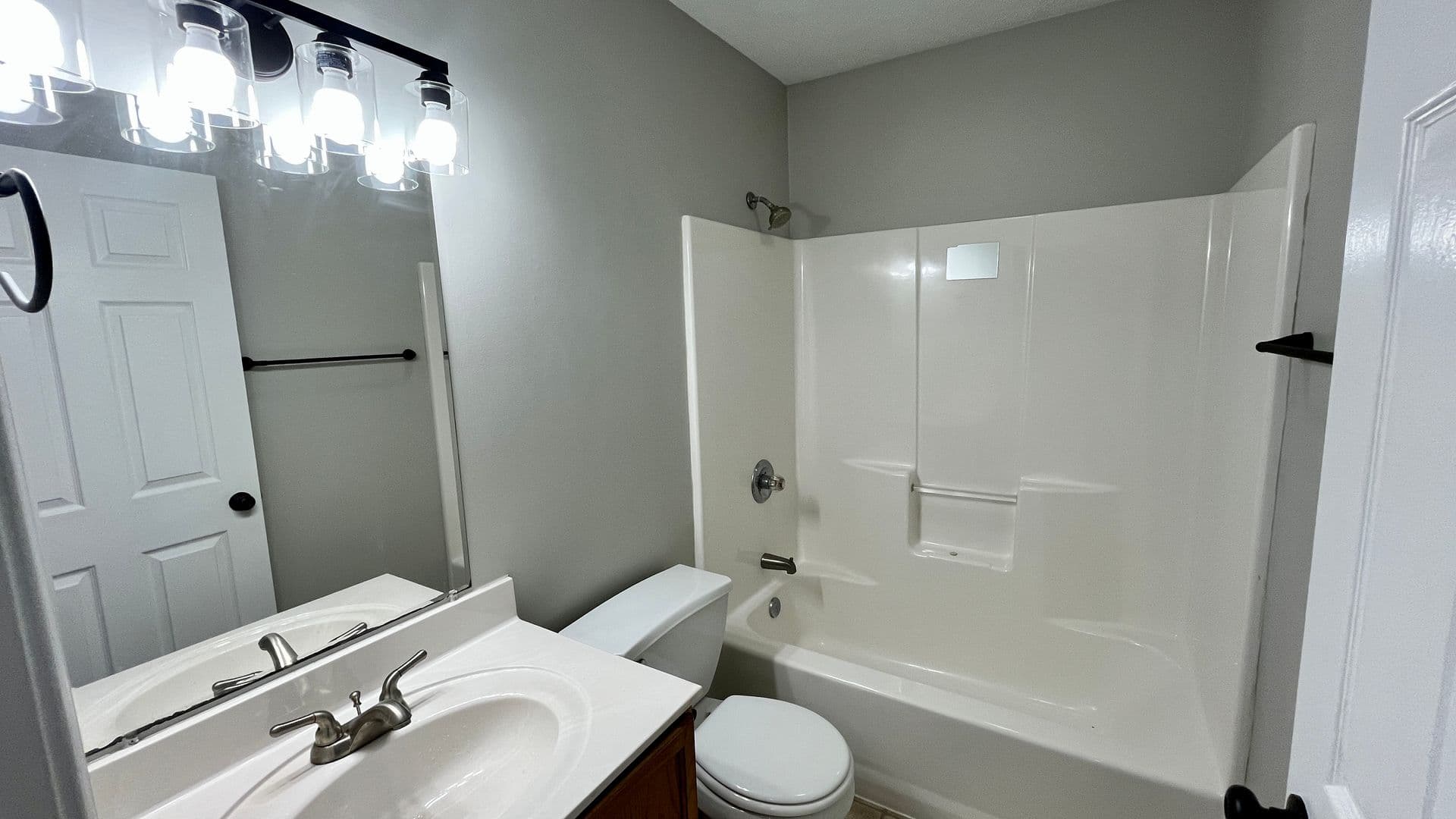 Gray Apartment: 346 Old Gray Station Rd