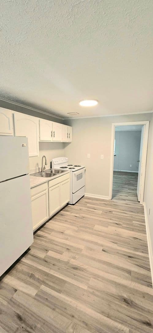 Bluff City Apartment: 109 Meadowlark Ln