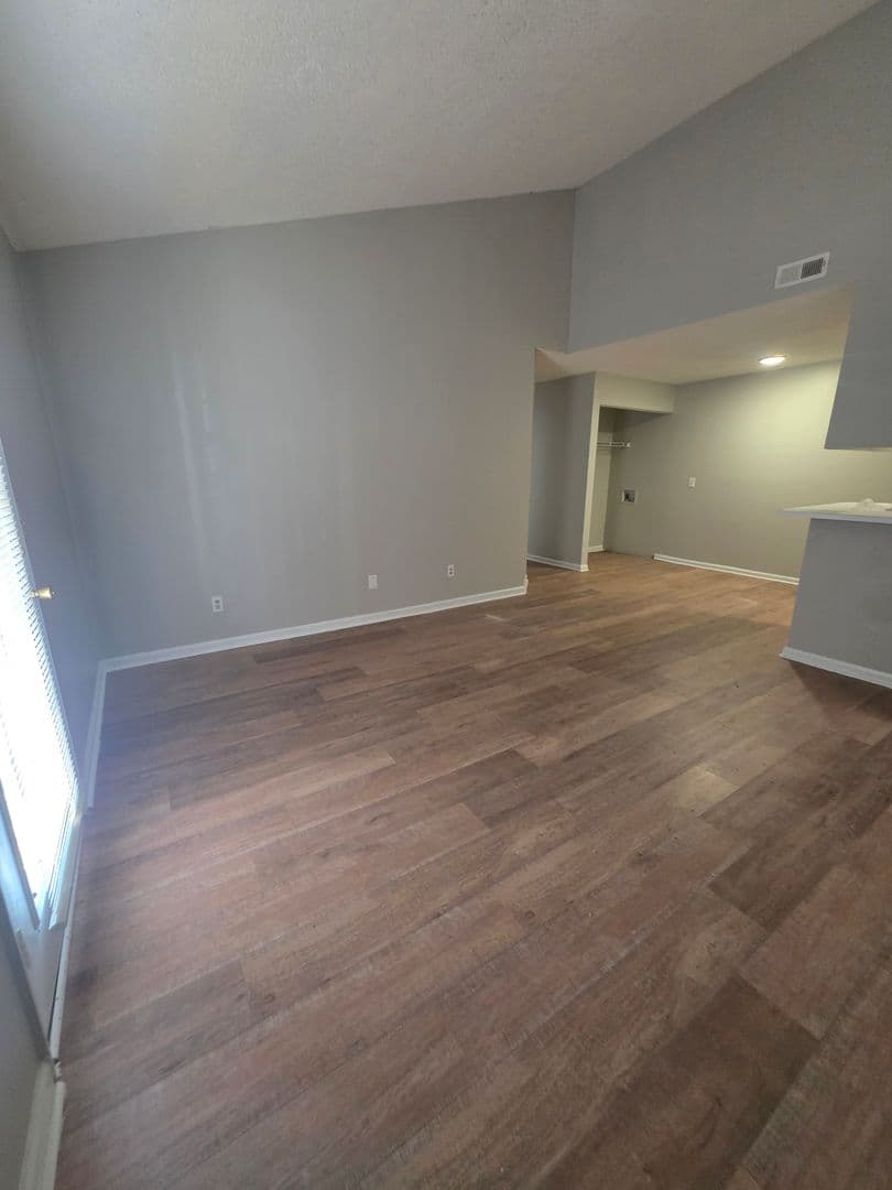 McMinnville Apartment: 227 Vinewood Rd