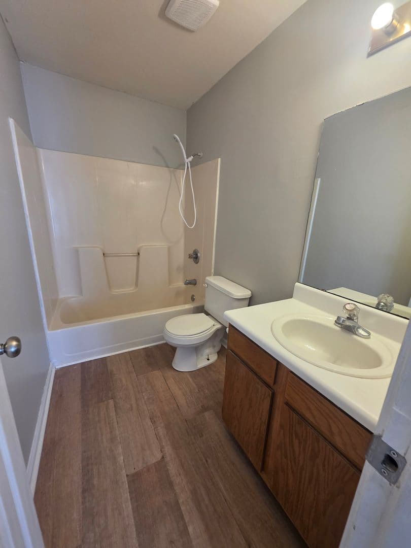 McMinnville Apartment: 227 Vinewood Rd