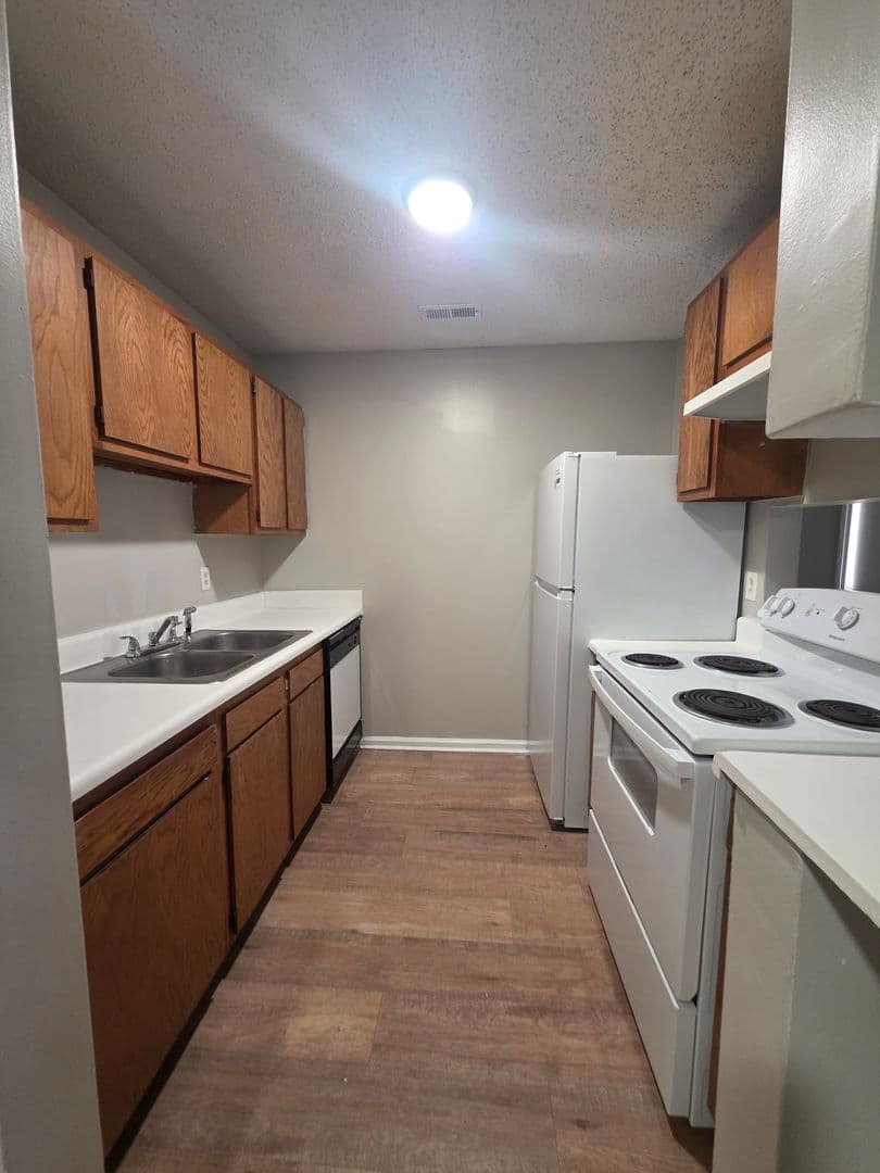 McMinnville Apartment: 227 Vinewood Rd