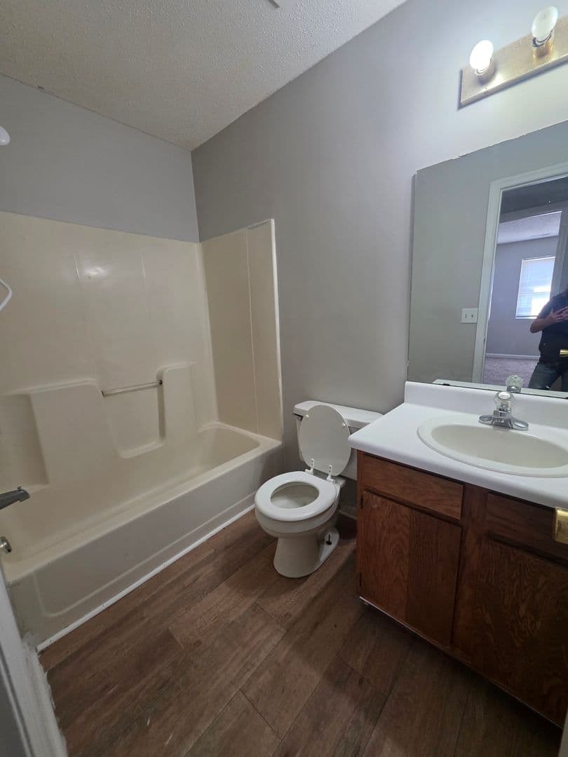 McMinnville Apartment: 227 Vinewood Rd