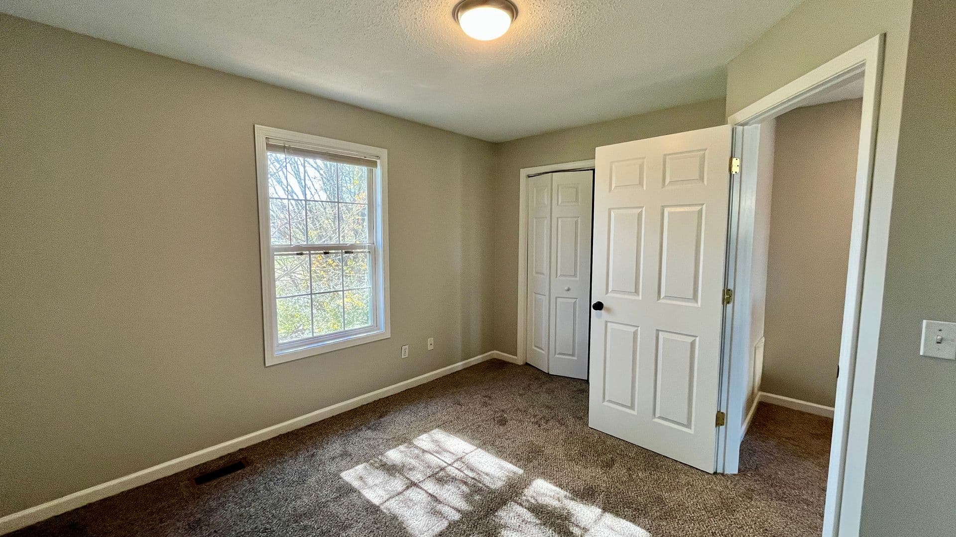 Gray Apartment: 346 Old Gray Station Rd