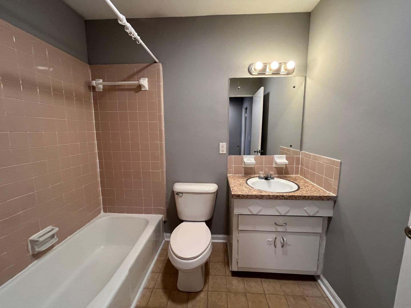 Kingsport Apartment: 915 Moreland Drive