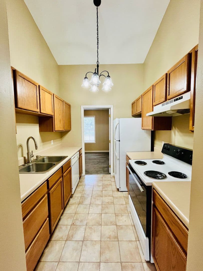 Gray Apartment: 346 Old Gray Station Rd