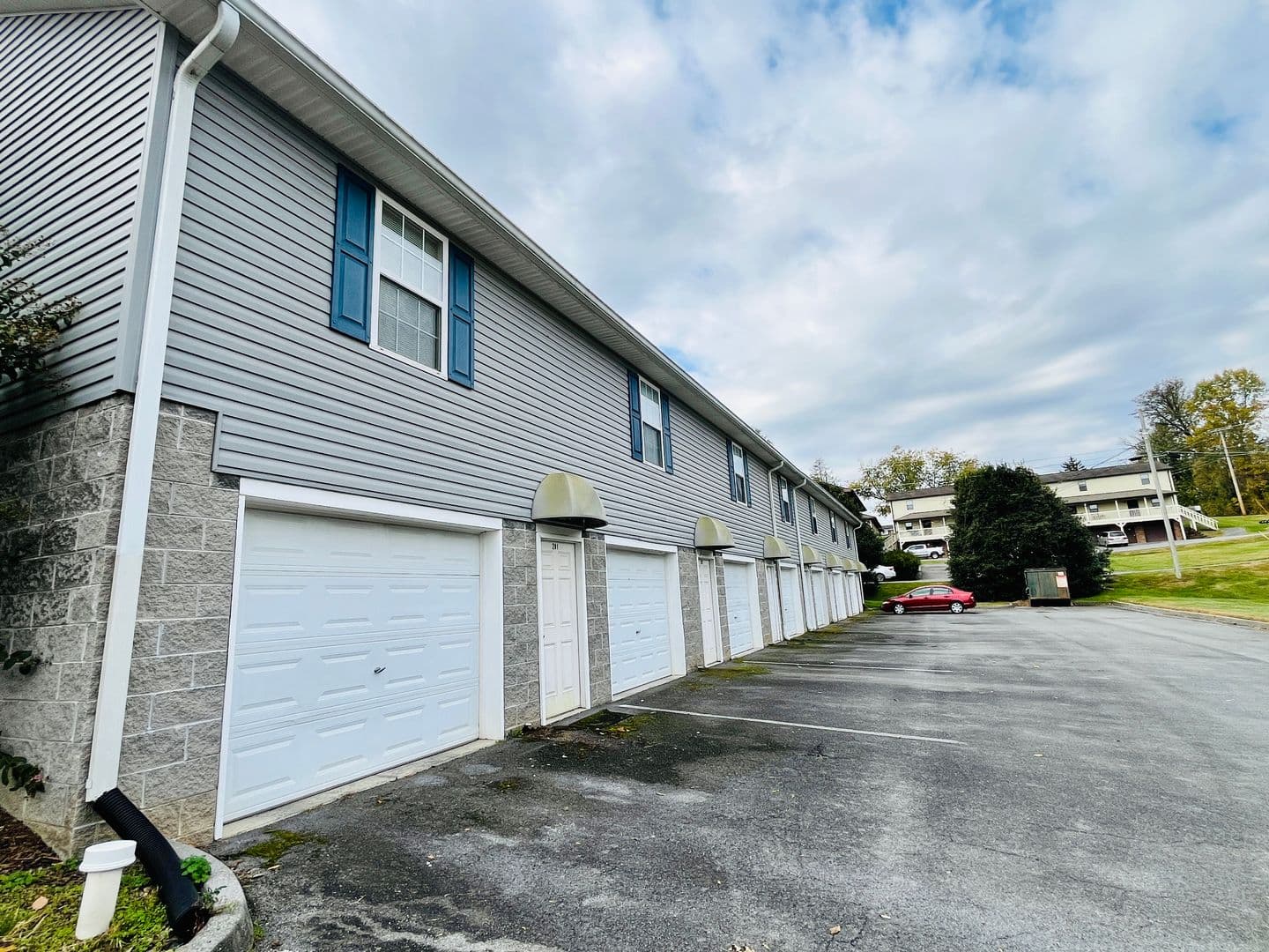 Gray Apartment: 346 Old Gray Station Rd
