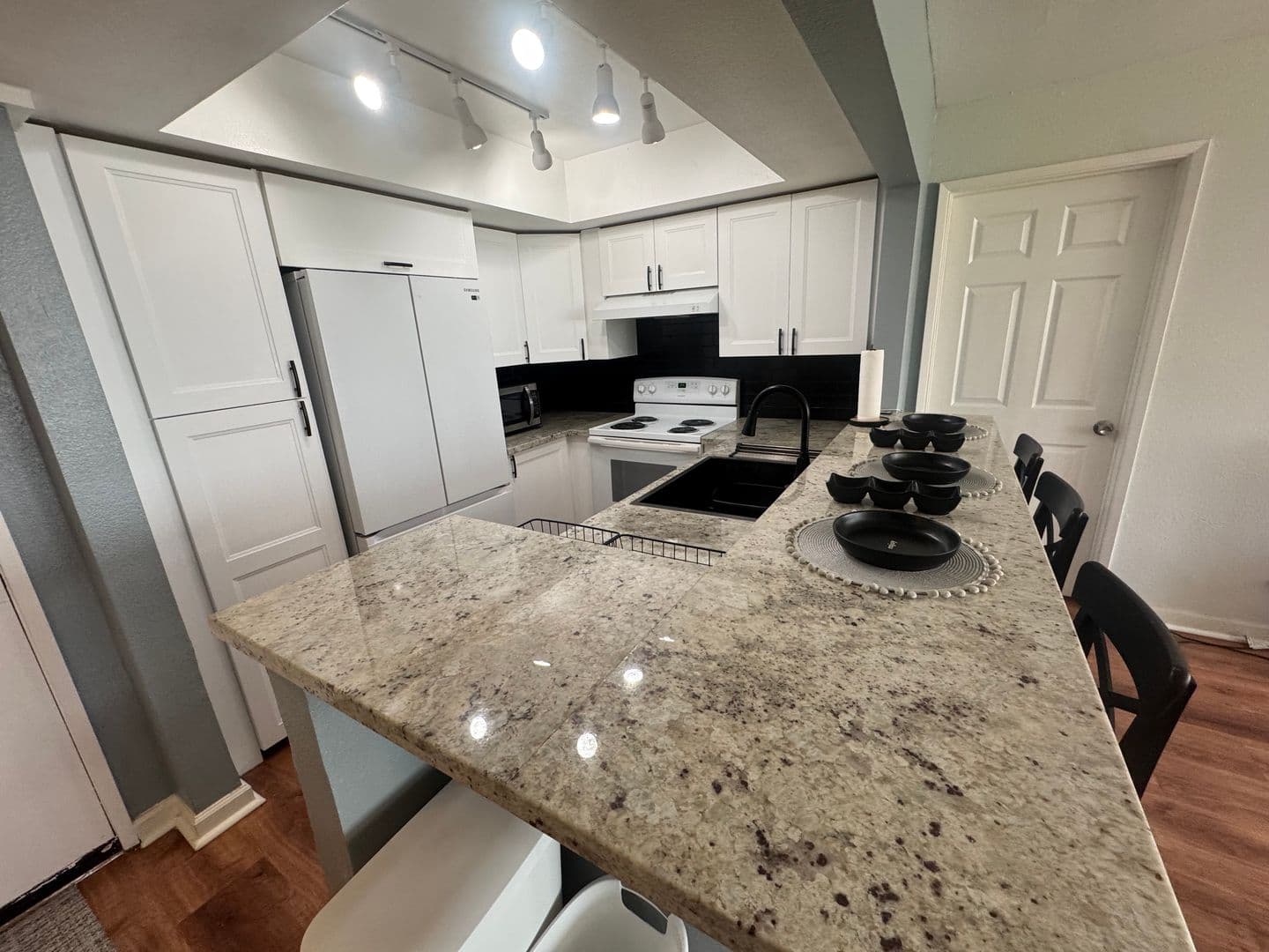 San Pablo Condo: 1000 Evergreen Terrace #1109