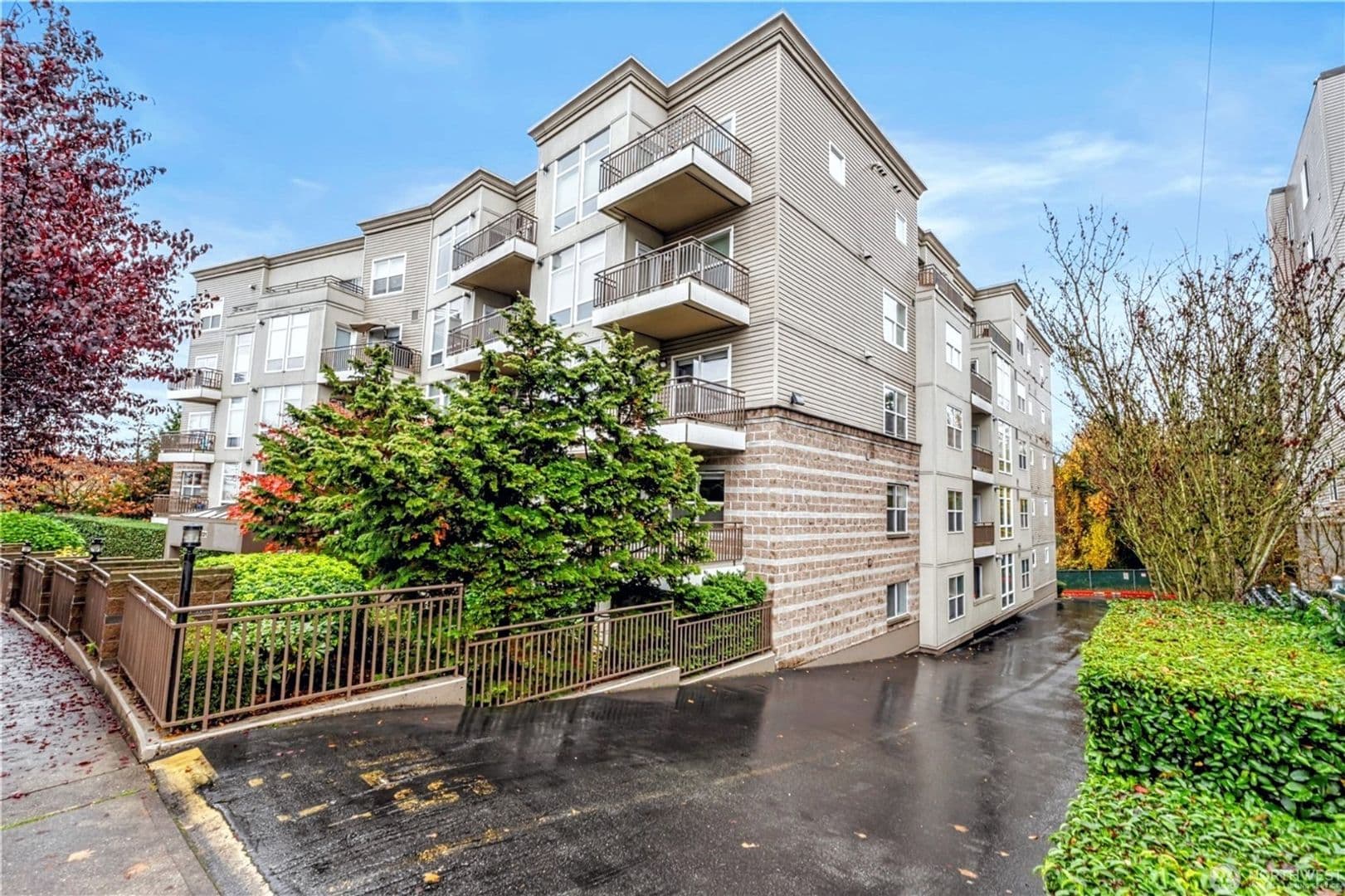 Seattle Condo: 3221 SW Avalon Way #413