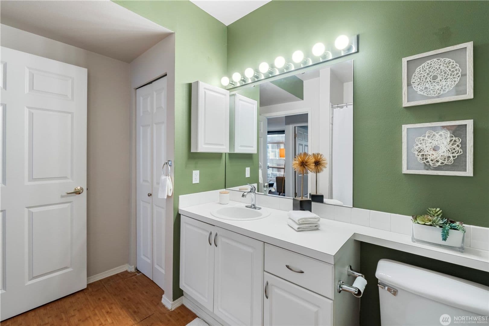 Seattle Condo: 3221 SW Avalon Way #413