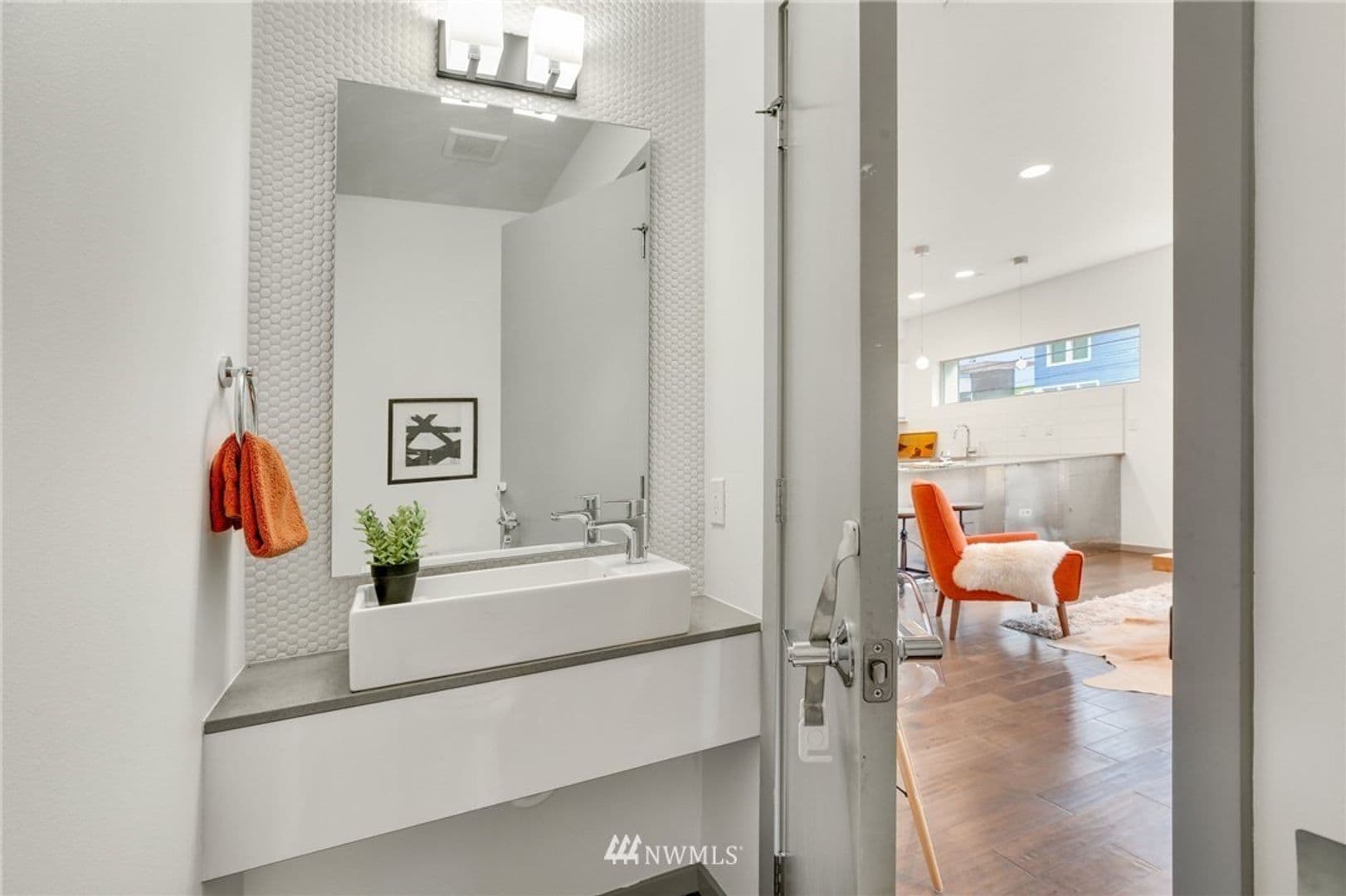 Seattle House: 2011 E Denny Way C
