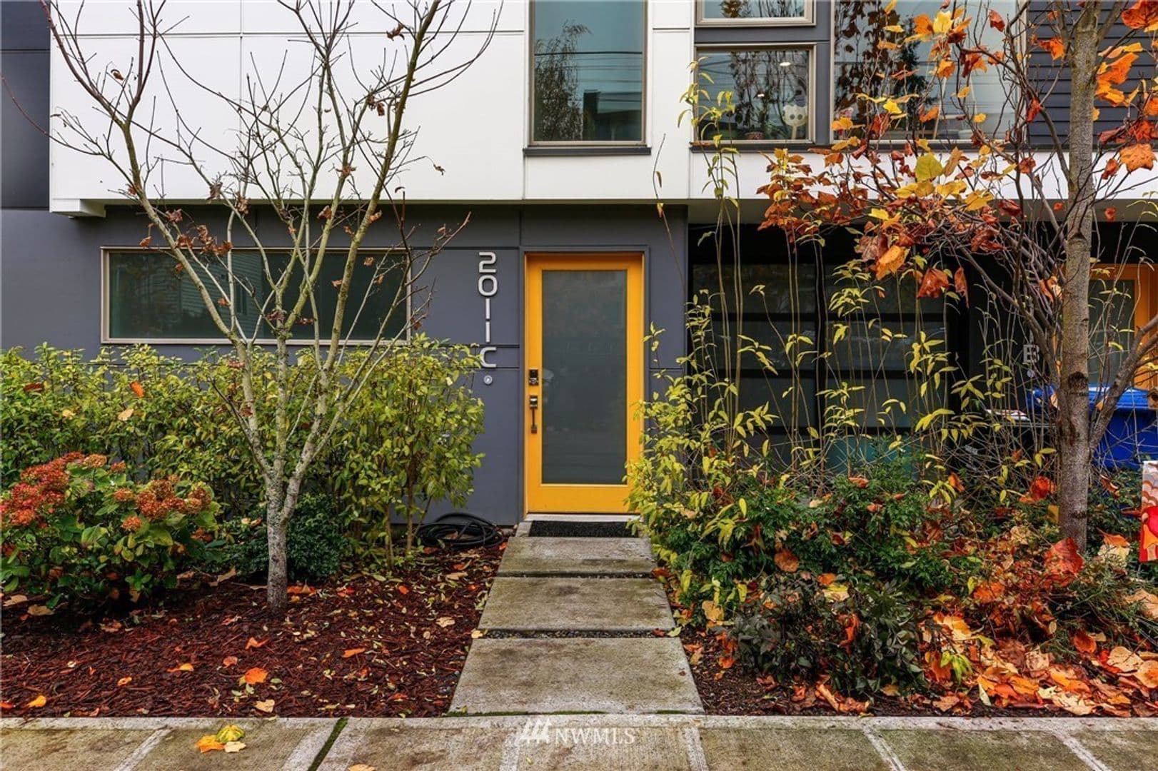 Seattle House: 2011 E Denny Way C