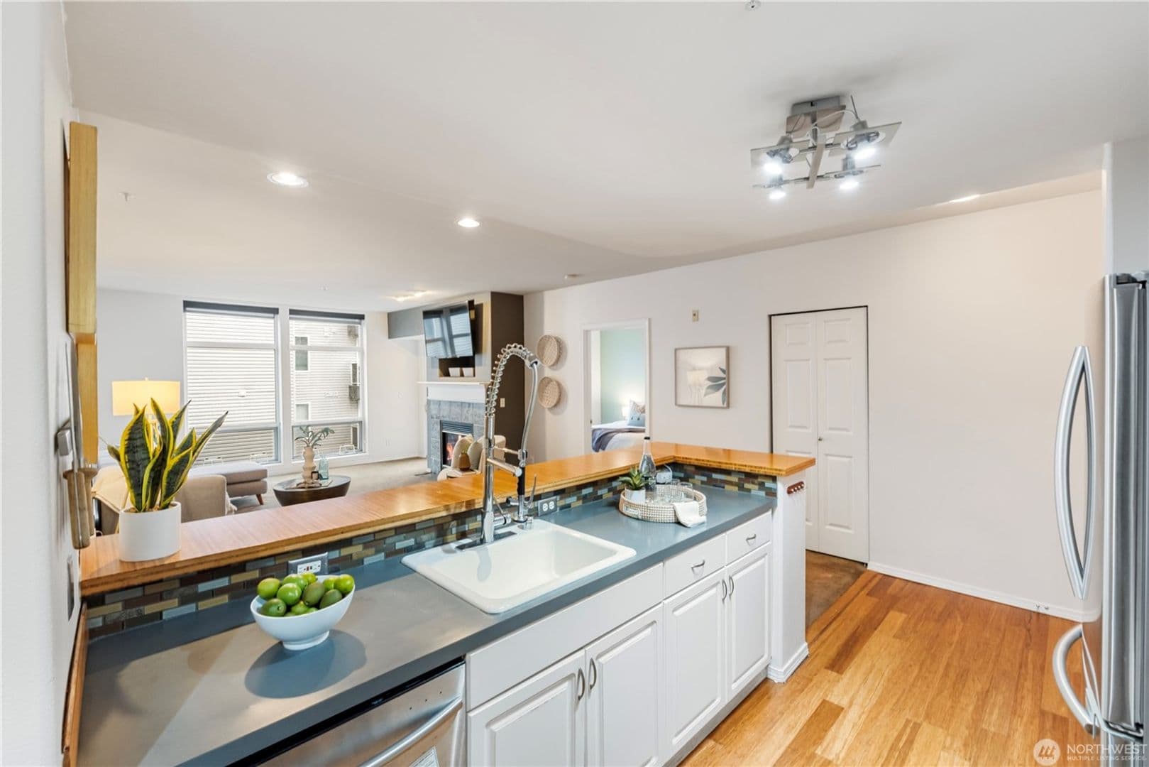 Seattle Condo: 3221 SW Avalon Way #413