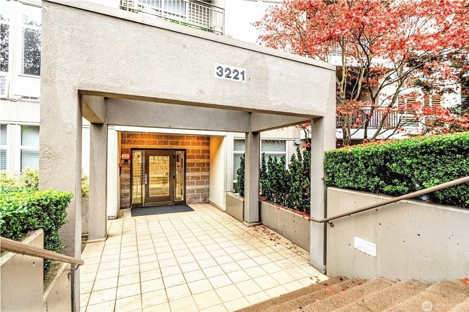 Seattle Condo: 3221 SW Avalon Way #413