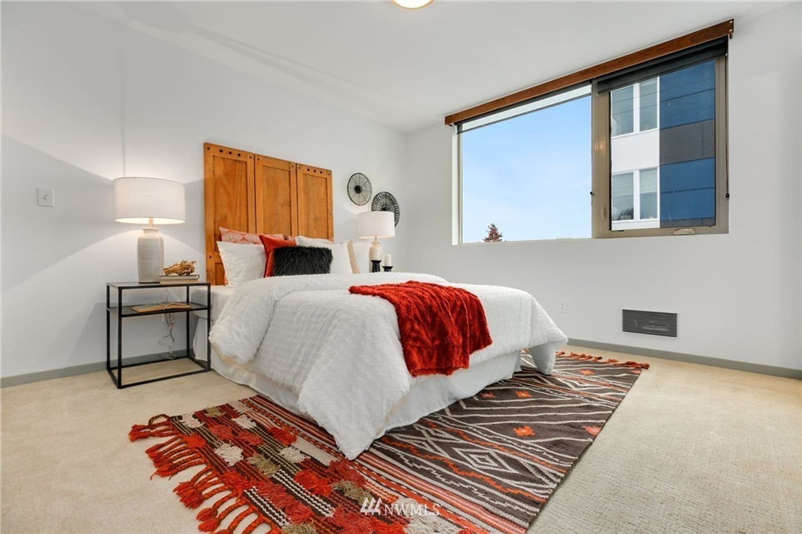 Seattle House: 2011 E Denny Way C